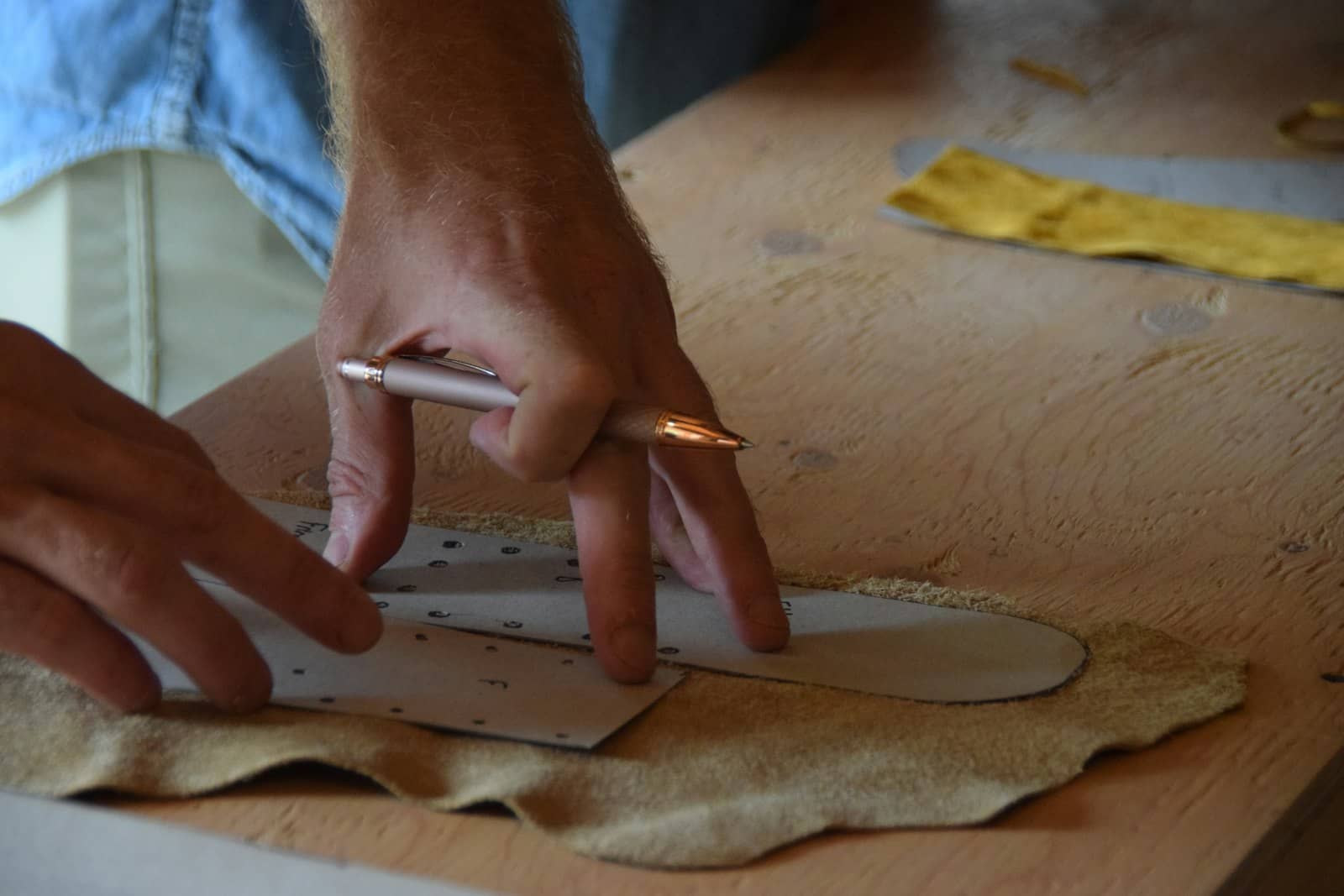 Travail du cuir à l'atelier